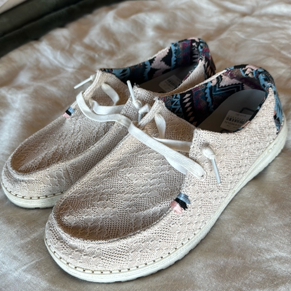 Hey dude Buckle shoes size 8 pink lace tribal